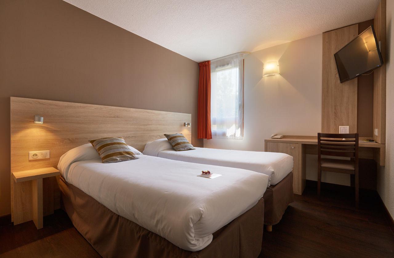 Logis Des Trois Massifs Hotel Claix  Exterior photo