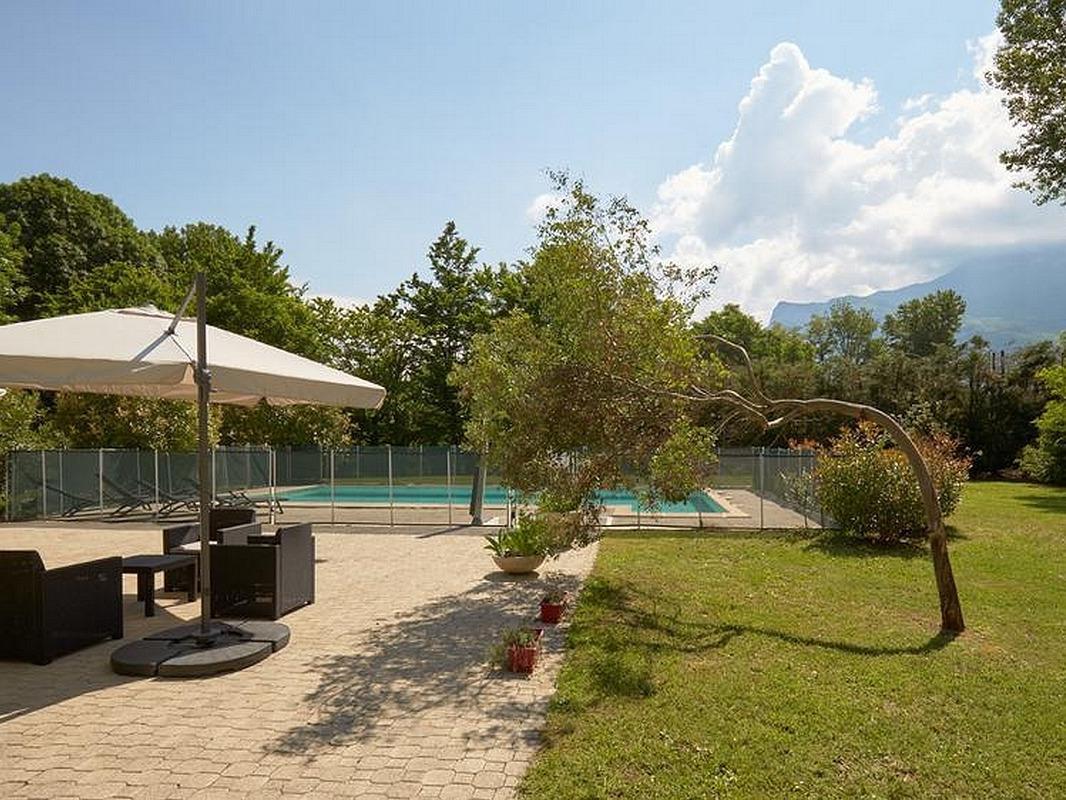 Logis Des Trois Massifs Hotel Claix  Exterior photo